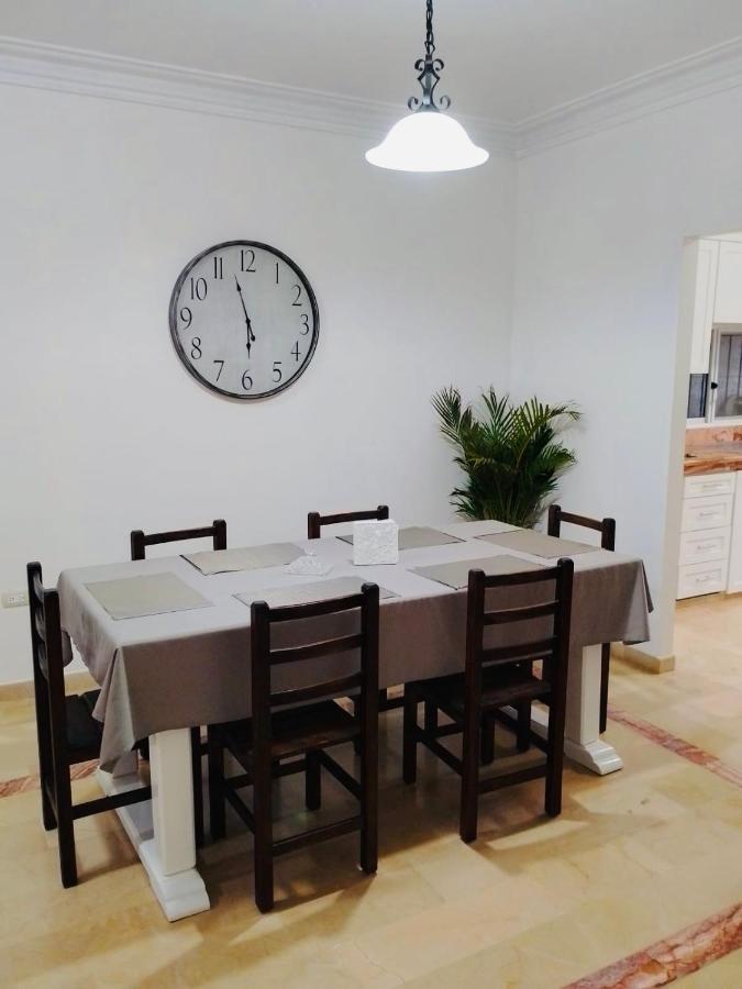 Large 2-Bedroom Apartment, Close To The American Consulate 과야킬 외부 사진