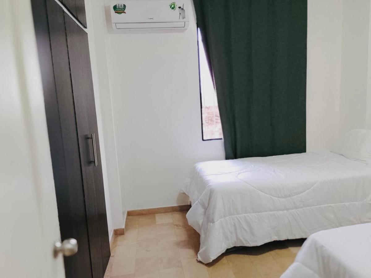 Large 2-Bedroom Apartment, Close To The American Consulate 과야킬 외부 사진