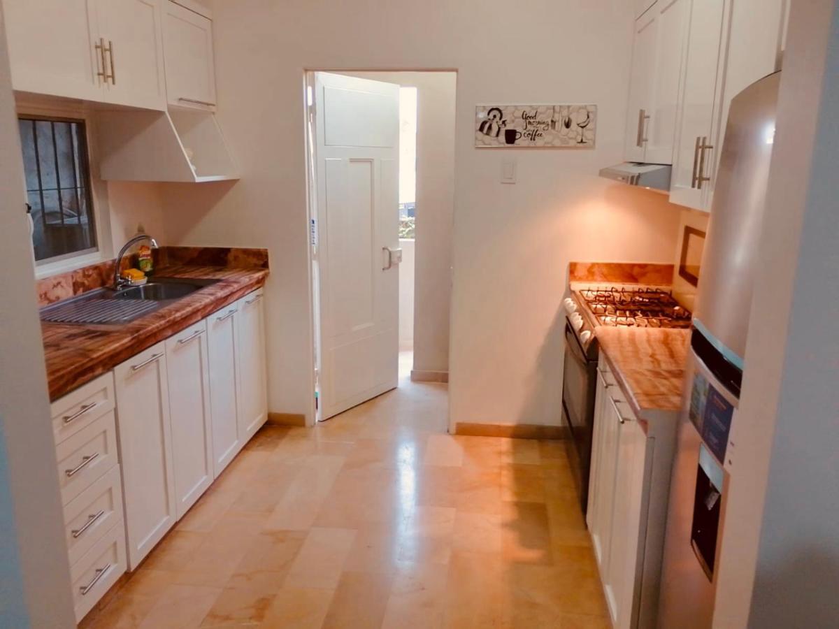 Large 2-Bedroom Apartment, Close To The American Consulate 과야킬 외부 사진