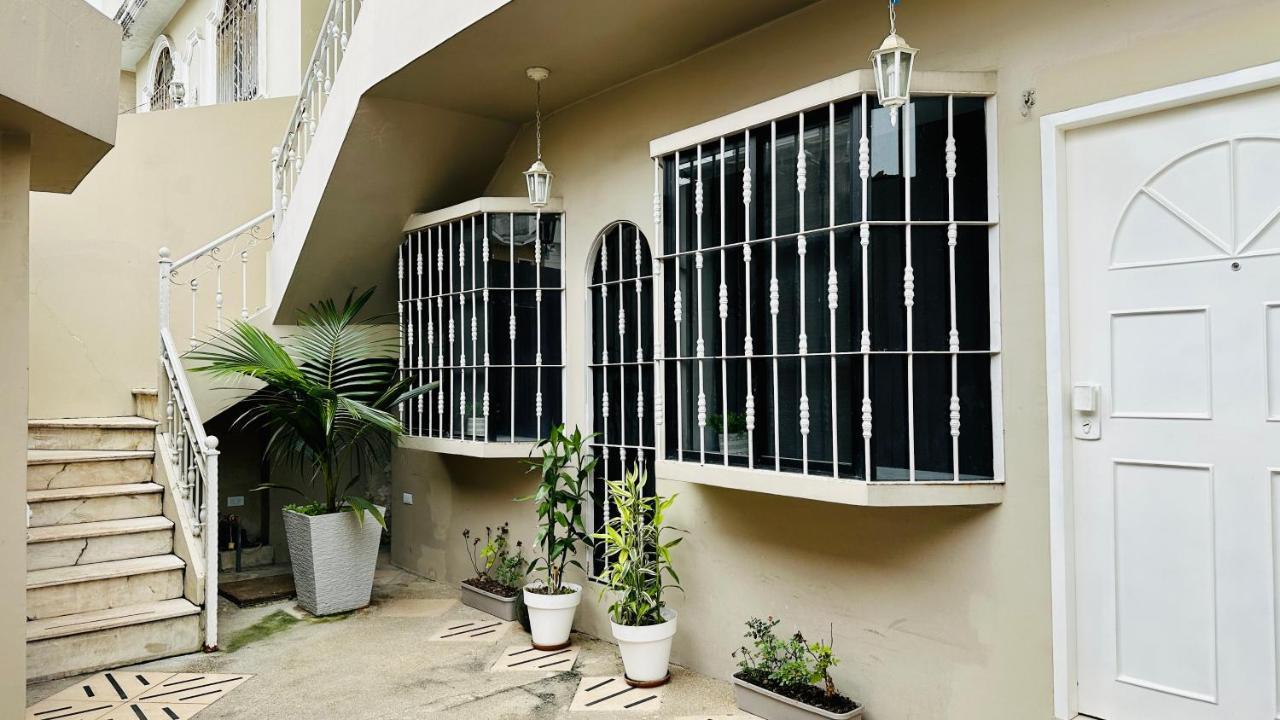 Large 2-Bedroom Apartment, Close To The American Consulate 과야킬 외부 사진