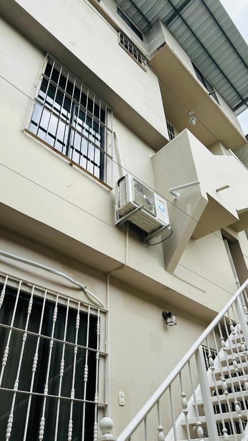 Large 2-Bedroom Apartment, Close To The American Consulate 과야킬 외부 사진